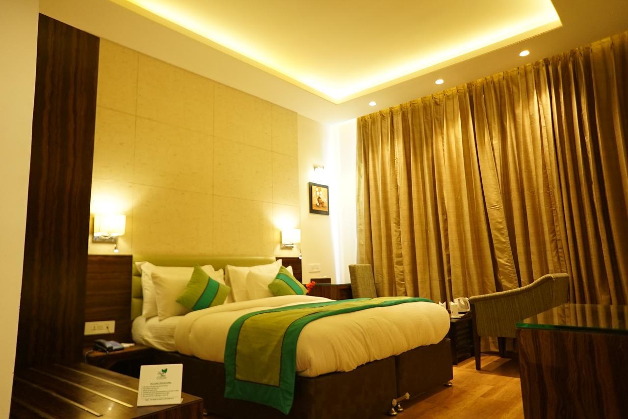 เดอะ มิสติก ปาล์ม Hotel มถุรา ภายนอก รูปภาพ