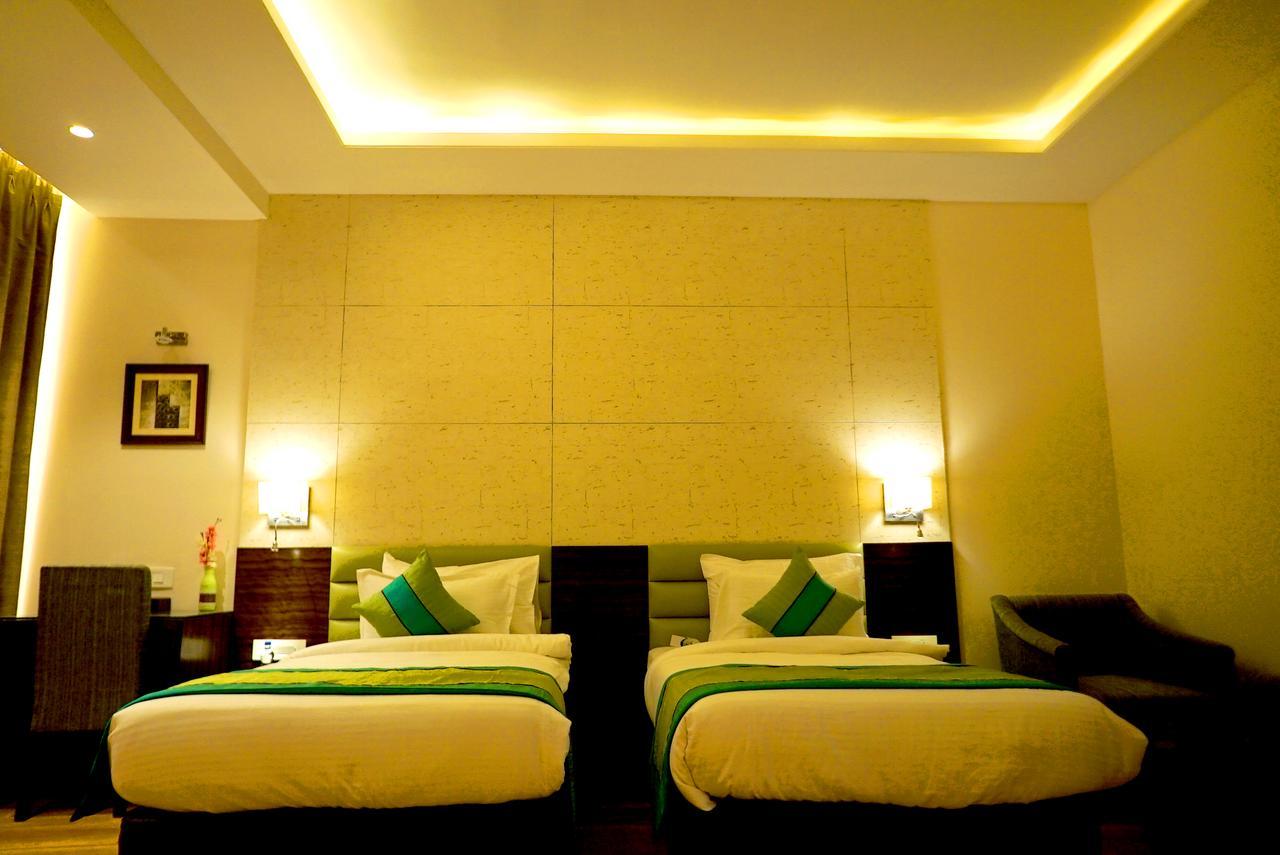 เดอะ มิสติก ปาล์ม Hotel มถุรา ภายนอก รูปภาพ