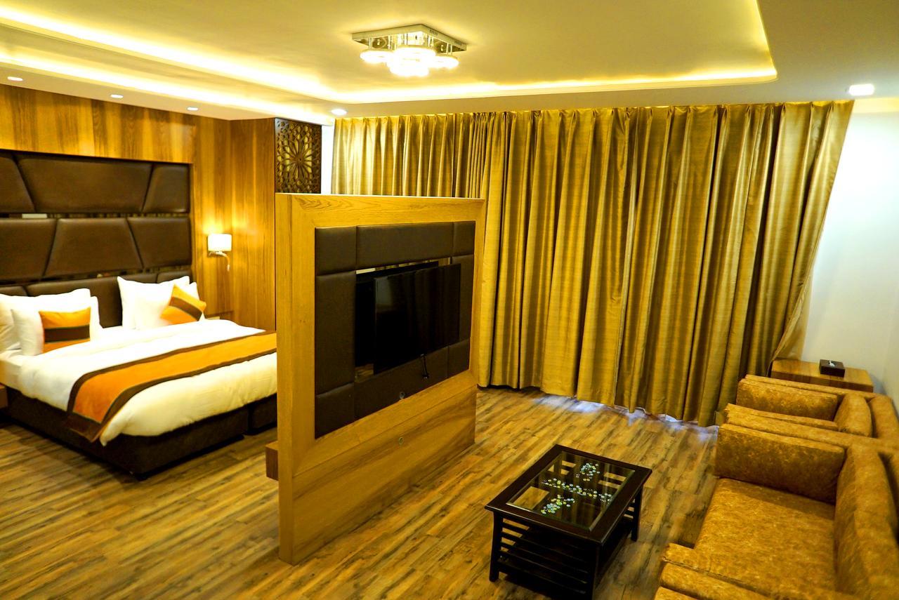 เดอะ มิสติก ปาล์ม Hotel มถุรา ภายนอก รูปภาพ