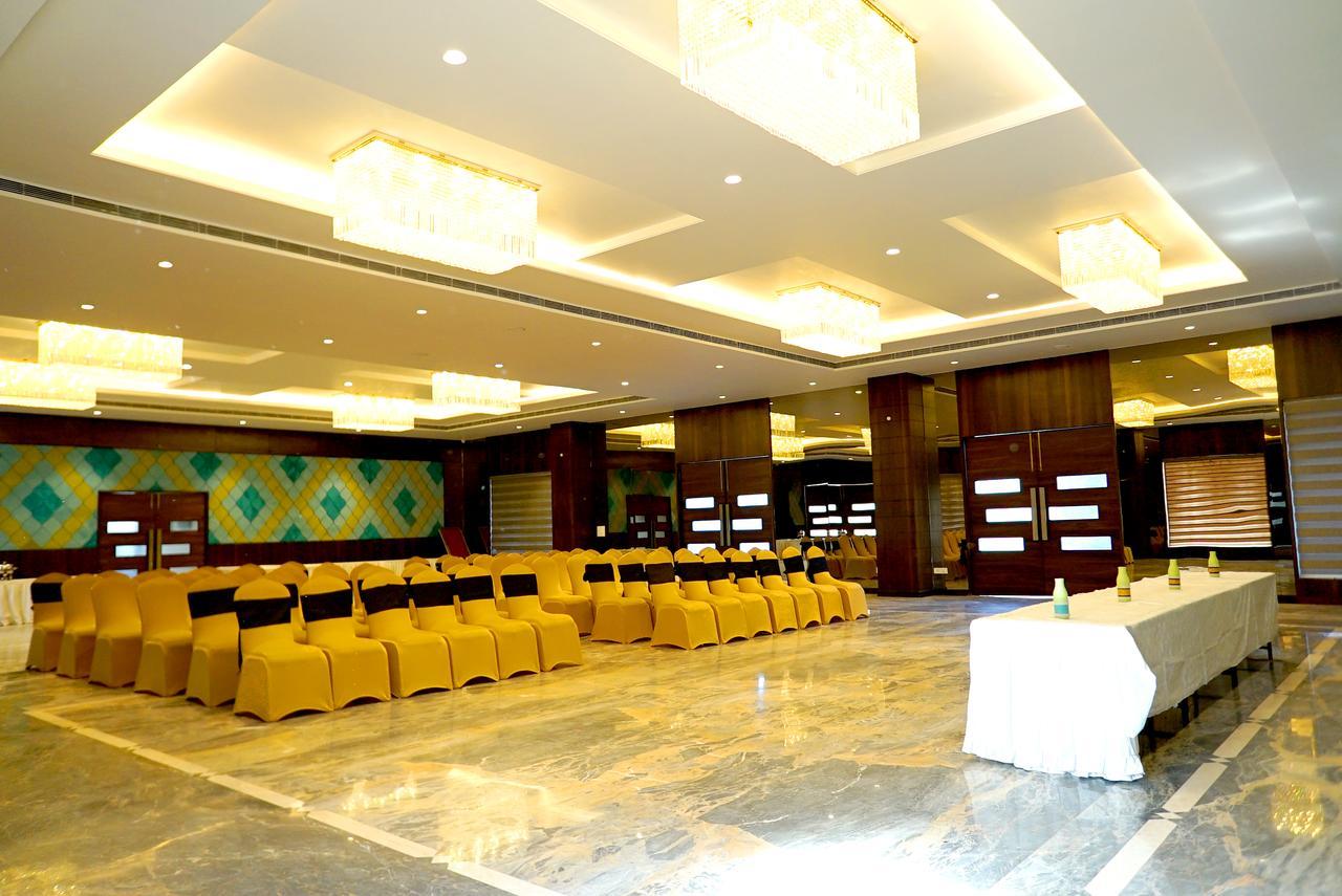 เดอะ มิสติก ปาล์ม Hotel มถุรา ภายนอก รูปภาพ