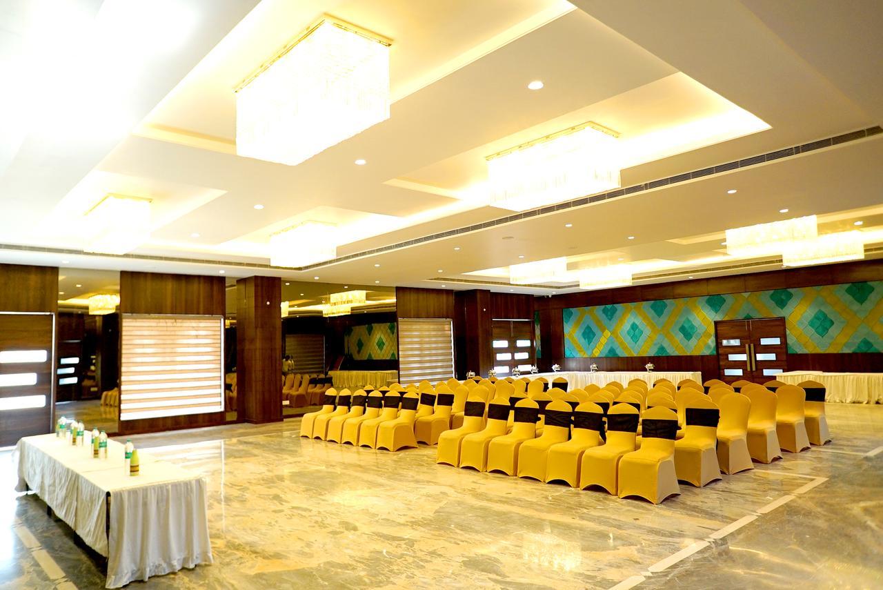 เดอะ มิสติก ปาล์ม Hotel มถุรา ภายนอก รูปภาพ