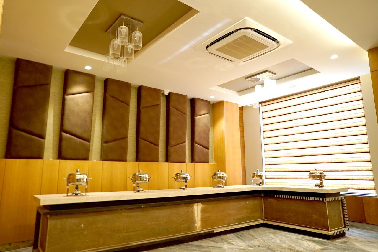 เดอะ มิสติก ปาล์ม Hotel มถุรา ภายนอก รูปภาพ