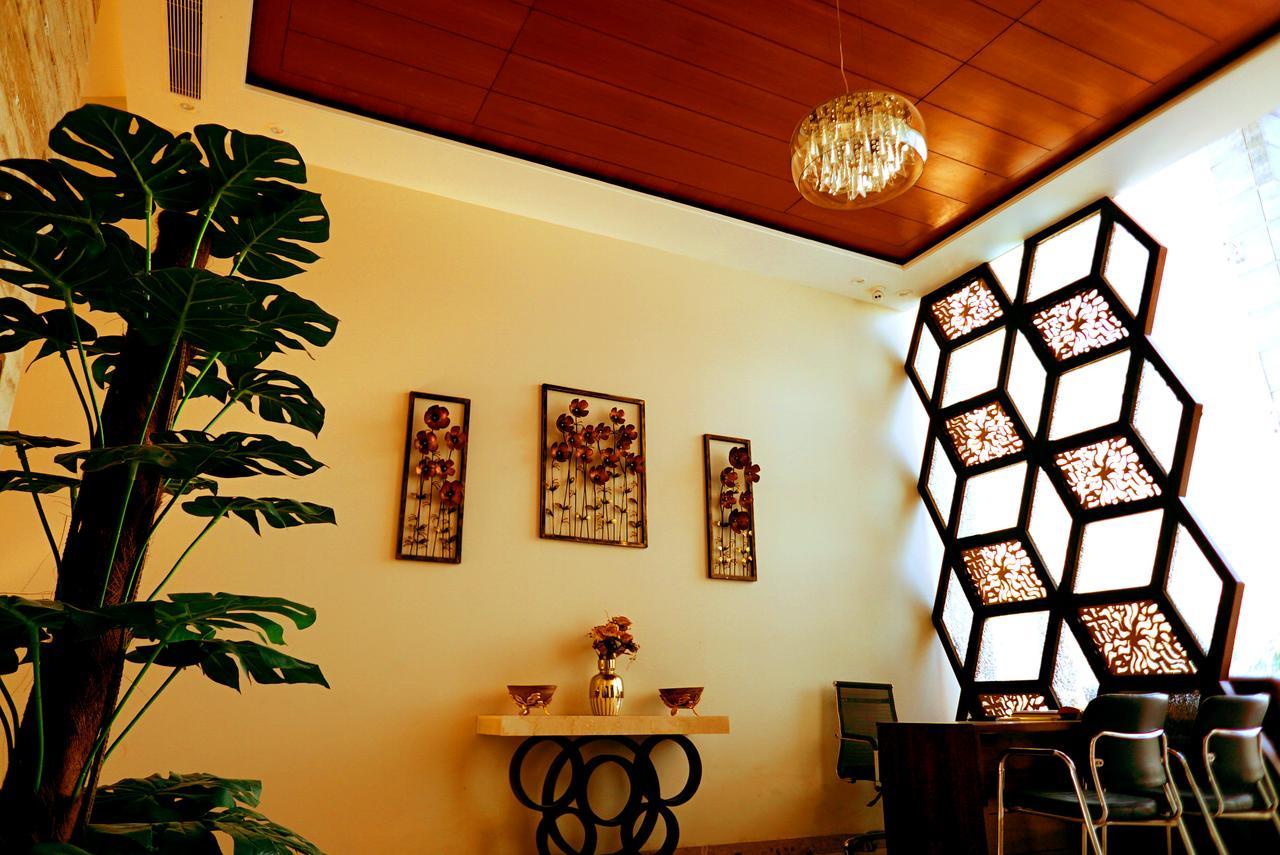 เดอะ มิสติก ปาล์ม Hotel มถุรา ภายนอก รูปภาพ