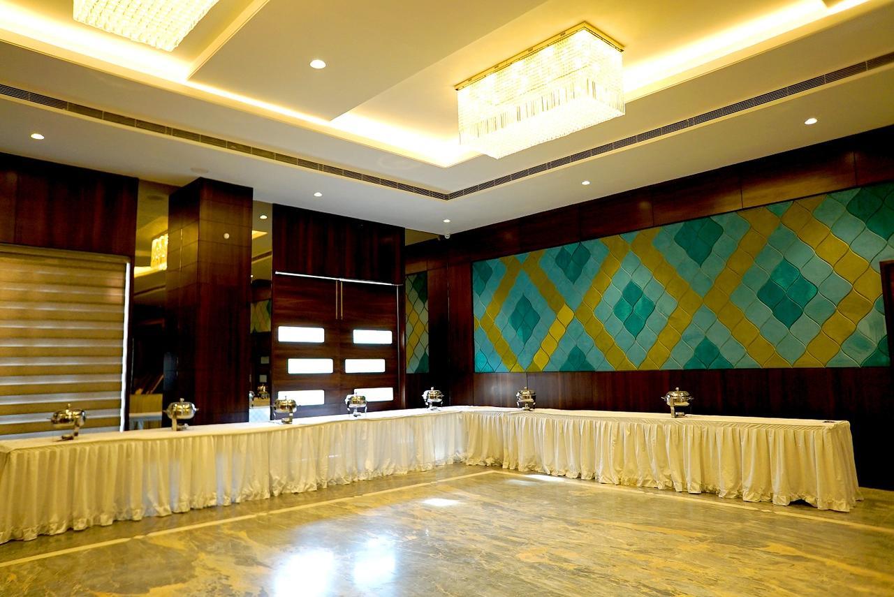 เดอะ มิสติก ปาล์ม Hotel มถุรา ภายนอก รูปภาพ