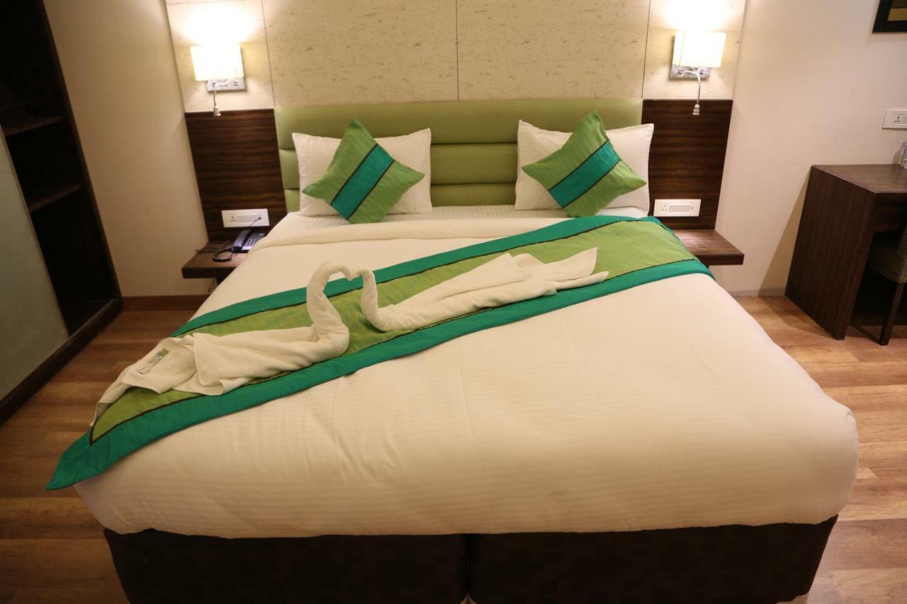เดอะ มิสติก ปาล์ม Hotel มถุรา ภายนอก รูปภาพ