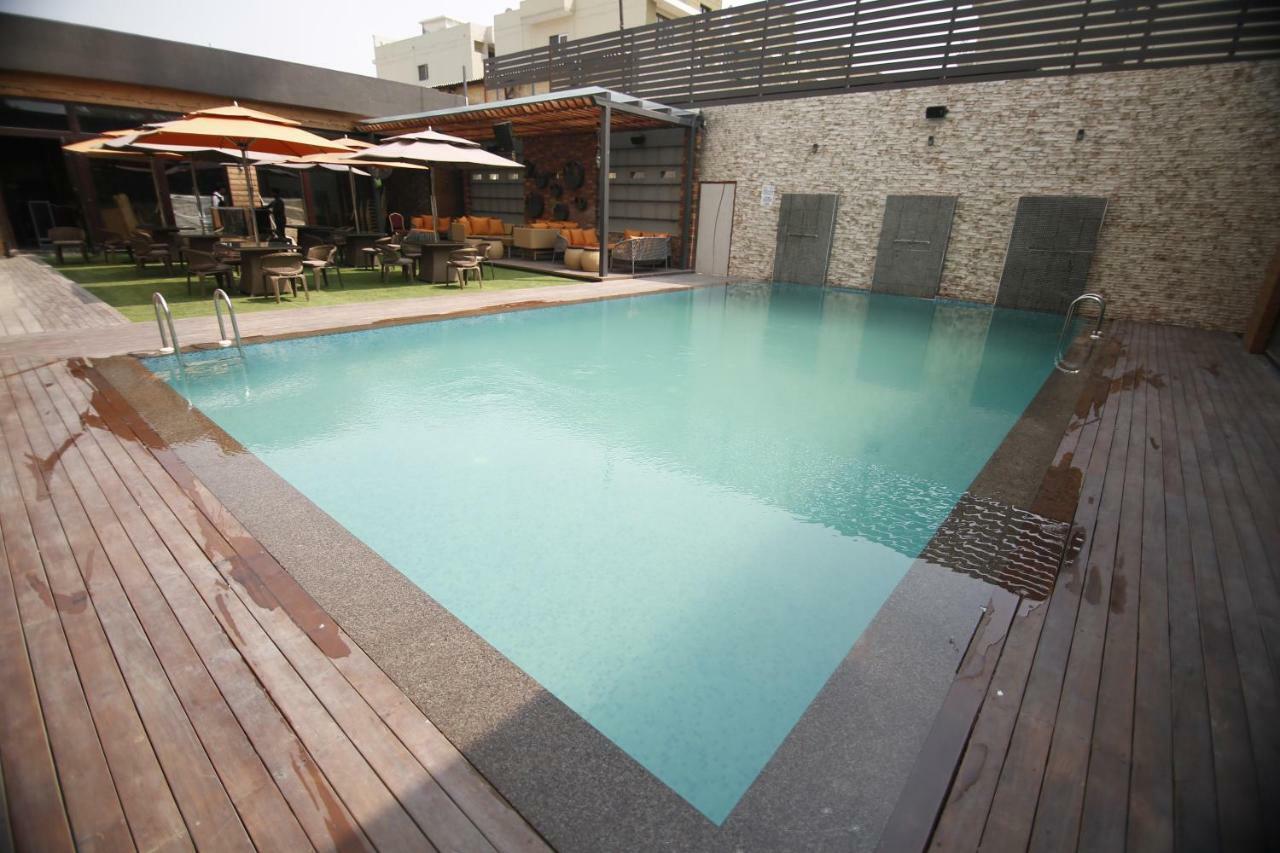 เดอะ มิสติก ปาล์ม Hotel มถุรา ภายนอก รูปภาพ