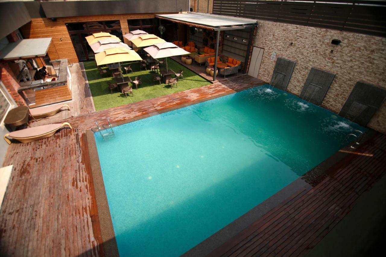 เดอะ มิสติก ปาล์ม Hotel มถุรา ภายนอก รูปภาพ