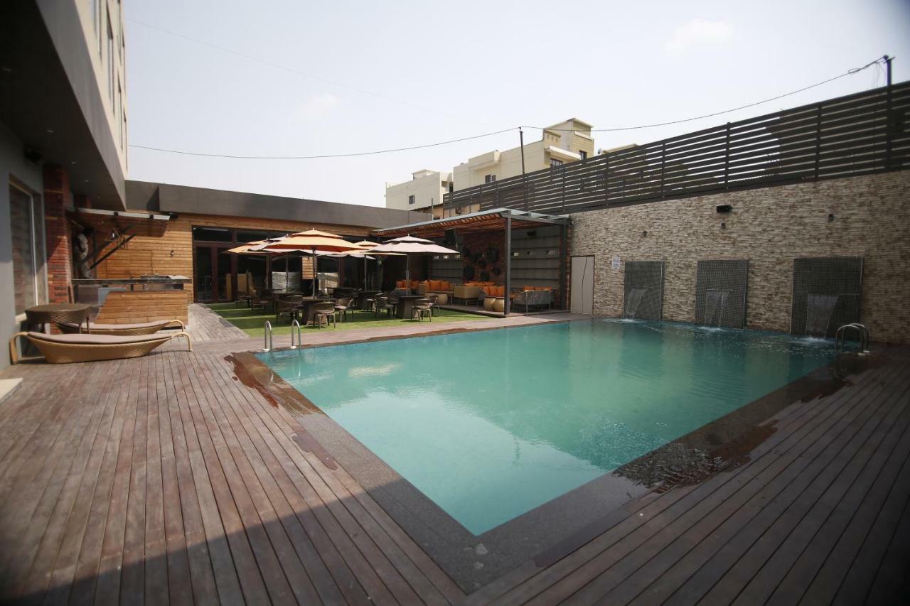 เดอะ มิสติก ปาล์ม Hotel มถุรา ภายนอก รูปภาพ